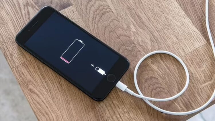 Confirmed by psychology—if you never let your cell phone battery run out, you probably share these 9 personality traits