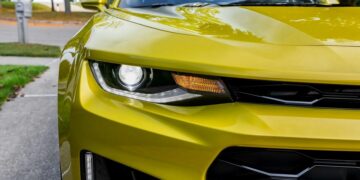 A man buys a 2024 Chevrolet Camaro ZL1 in a super exclusive color for $76,980 and resells it after only 10 miles