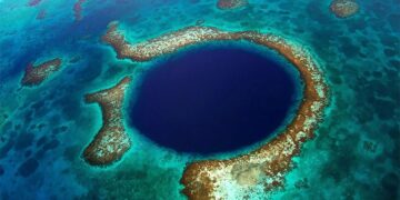 The Great Blue Hole is not only a natural wonder... what it hides in its depths will leave you speechless...