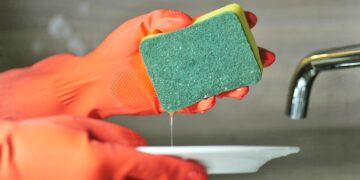 Confirmed—the magic sponges you use at home release trillions of microplastics every month, affecting your health