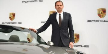 Farewell to Porsche CEO—investors demanded that Oliver Blume resign from one of his positions after poor results in China