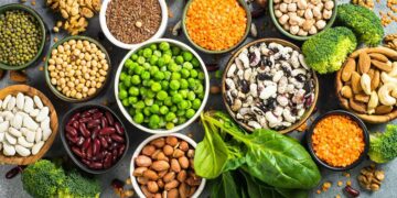 Steven Gundry, heart surgeon—I don't eat meat and replace it with these 6 foods that are high in protein