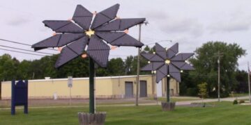 No flat panels, no roofs - Sturgeon Bay's solar sunflowers generate electricity with art and precision