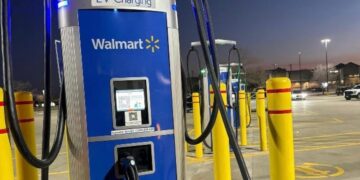 Walmart changes forever—announces fast chargers with CCS1 and NACS in its parking lots—these will be the first establishments to offer this new service