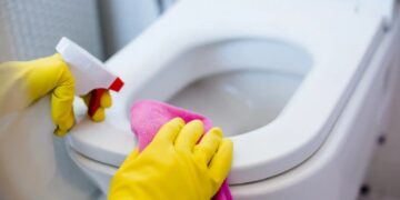 Say goodbye to impossible stains forever—cleaning experts reveal the ultimate home remedy for removing toilet stains