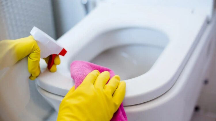 Say goodbye to impossible stains forever—cleaning experts reveal the ultimate home remedy for removing toilet stains 1 Say goodbye to impossible stains forever—cleaning experts reveal the ultimate home remedy for removing toilet stains