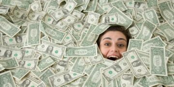 From wealth to regret—how a 40-year-old woman squandered her grandmother's $250,000 inheritance and ended up with no savings