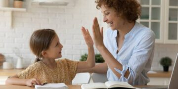 I am a mother and a psychologist-these are the 6 magic phrases to make a child listen to you and calm down
