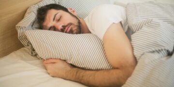 Kara Bagot, doctor and sleep expert—sleeping on your side has a personality meaning that very few people know about