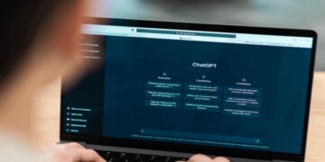 Jon Hernández, AI expert—“In two years, anyone who is not fluent in artificial intelligence will be out of the job market”