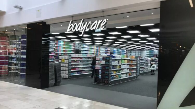 Farewell to this prestigious British cosmetics and personal care chain - announces the total closure of its stores, leaving 444 workers in the street 1 Farewell to this prestigious British cosmetics and personal care chain - announces the total closure of its stores, leaving 444 workers in the street