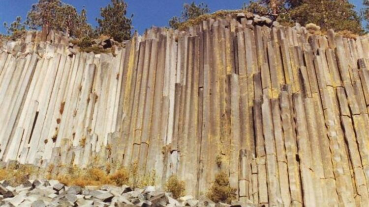 Farewell to official history-150,000-year-old metal pipes discovered under a pyramid in China that defy explanation