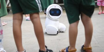 Confirmed—China launches its AI+ strategy to transform the economy and warns of risks such as algorithmic discrimination and model “hallucinations”