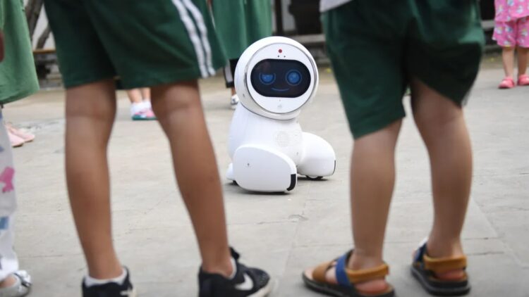 Confirmed—China launches its AI+ strategy to transform the economy and warns of risks such as algorithmic discrimination and model “hallucinations”