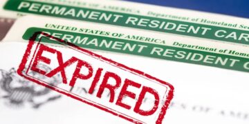 She went on vacation to the Dominican Republic with an expired green card, and everyone told her she wouldn't be able to return to the US—what actually happened at Miami airport surprised thousands of migrants