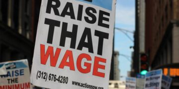 It's official—Florida raises minimum wage to $14/hour and $10.98/hour for tipped employees—here's how it affects you