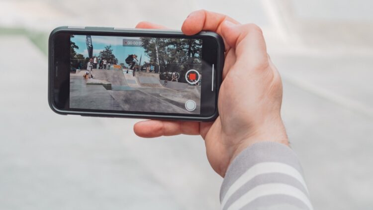 It's official—Apple integrates features into iPhone and Apple Watch to support Parkinson's patients