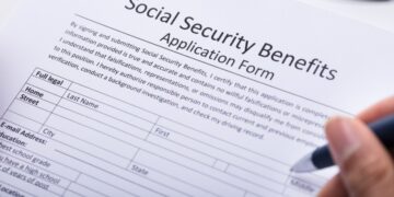 Goodbye to retirement at 67 - the U.S. government confirms it will raise the official Social Security retirement age - this is how it affects you
