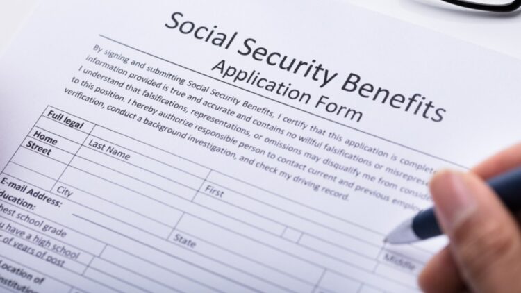 Goodbye to retirement at 67 - the U.S. government confirms it will raise the official Social Security retirement age - this is how it affects you