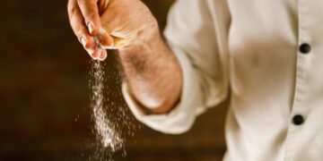 Goodbye oil—viral TikTok trick reveals how to fry with salt, and millions are already trying it in their kitchens