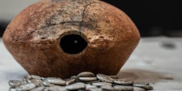 Desert discovery—vase containing 409 silver coins dating back more than 2,300 years and linked to Alexander the Great found in Arabia