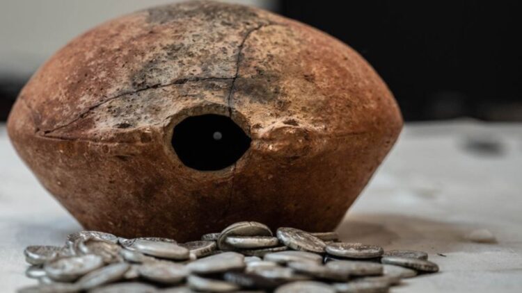 Desert discovery—vase containing 409 silver coins dating back more than 2,300 years and linked to Alexander the Great found in Arabia