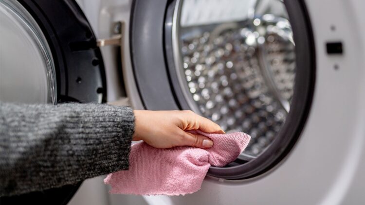 Goodbye to bad smells in your washing machine—The silent mistake with the rubber seal that causes mold, bacteria, and dirty clothes without you noticing (and the right way to clean it before it's too late) 1 Goodbye to bad smells in your washing machine—The silent mistake with the rubber seal that causes mold, bacteria, and dirty clothes without you noticing (and the right way to clean it before it's too late)
