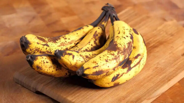 Neither in the fruit bowl nor in the refrigerator - this is the perfect place to keep bananas from spoiling