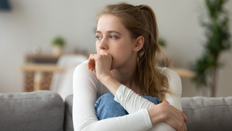 Ángela Fernández, TikToker and psychologist—anxiety isn't just felt, it's also constructed—the three mental patterns that trigger it and how to stop them in time 1 A TikTok psychologist confirms it—anxiety isn't just felt, it's also constructed—the three mental patterns that trigger it and how to stop them in time