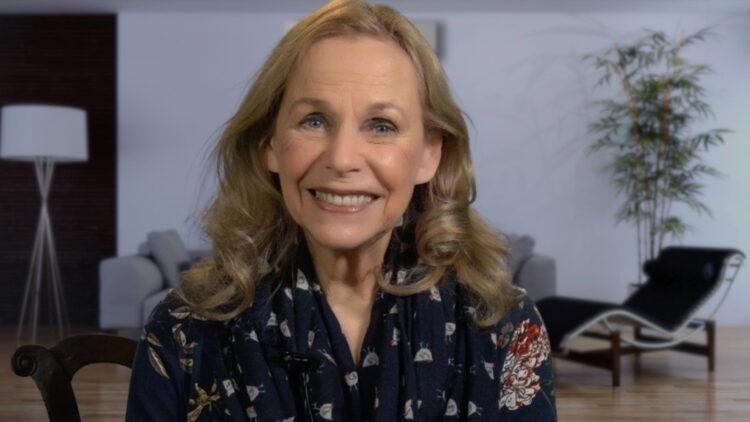 Mitzi Perdue, the billionaire who rides the subway, repairs her shoes, and donates her $1.2 million ring for Ukraine