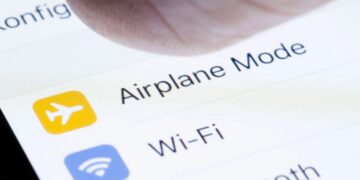 Confirmed—turning on airplane mode while charging your phone speeds up charging by up to 25%, according to experts