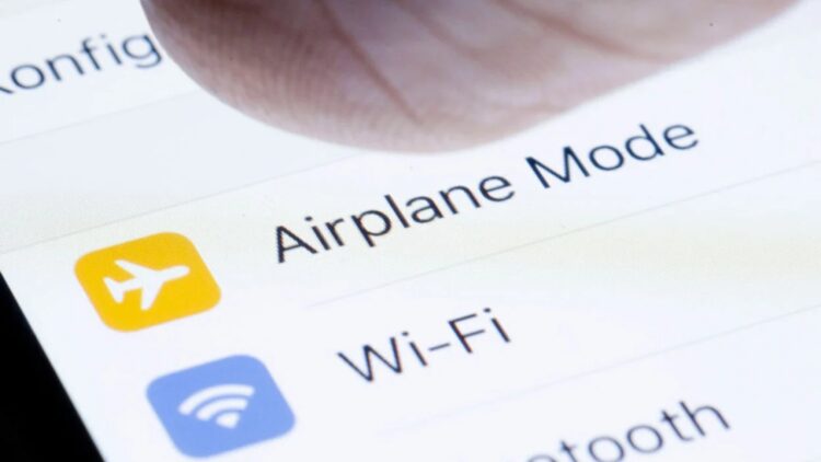 Confirmed—turning on airplane mode while charging your phone speeds up charging by up to 25%, according to experts