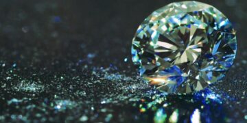 Confirmed by National Geographic - two diamonds found hundreds of kilometers underground reveal a secret of the earth's mantle depths