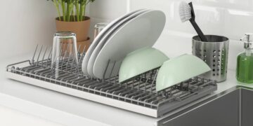 Goodbye to the classic dish rack—the new trend in wall-mounted dish racks is revolutionizing small kitchens and multiplying space