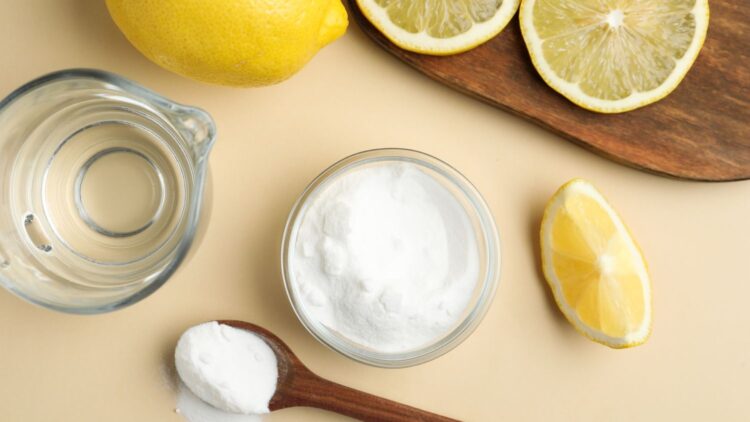 No chlorine or detergent—this lemon and baking soda mixture removes grease, unpleasant odors, and stubborn stains