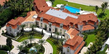 Goodbye to the millionaire dream—neighbors celebrate as Amir Azam's mansion, valued at over €275,000, is to be demolished to its foundations for breaching urban planning regulations