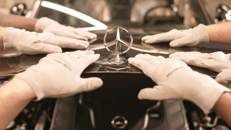 Confirmed—Mercedes-Benz offers up to €500,000 to employees who leave the company as part of its €5 billion savings plan 1 Confirmed—Mercedes-Benz offers up to €500,000 to employees who leave the company as part of its €5 billion savings plan