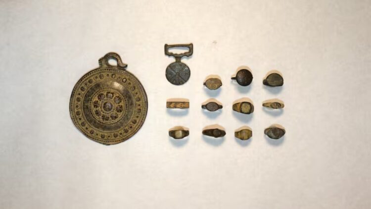 From flea market to archaeology—eleven rings and two medallions that could be Roman are discovered in a secondhand store in Canada, and no one knows how they got there 1 From flea market to archaeology—eleven rings and two medallions that could be Roman are discovered in a secondhand store in Canada, and no one knows how they got there