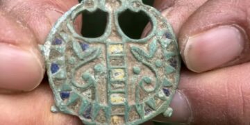 He mistook it for an old toy—a rare Roman bronze brooch has been found in England, having survived hidden underground for two millennia