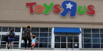 It's official—Toys ‘R’ Us is returning with more than 30 stores in the US, just in time for Christmas