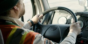 DOT makes it official - more than 5,500 freight drivers lose their permits following the strengthening of the law requiring this requirement in the US.