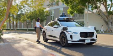 Waymo meltdown - NHTSA opens investigation against company for failing to stop for school bus with children in Phoenix