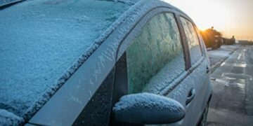 No salt, no chemicals - the tool everyone has in their garage that melts ice in a matter of minutes