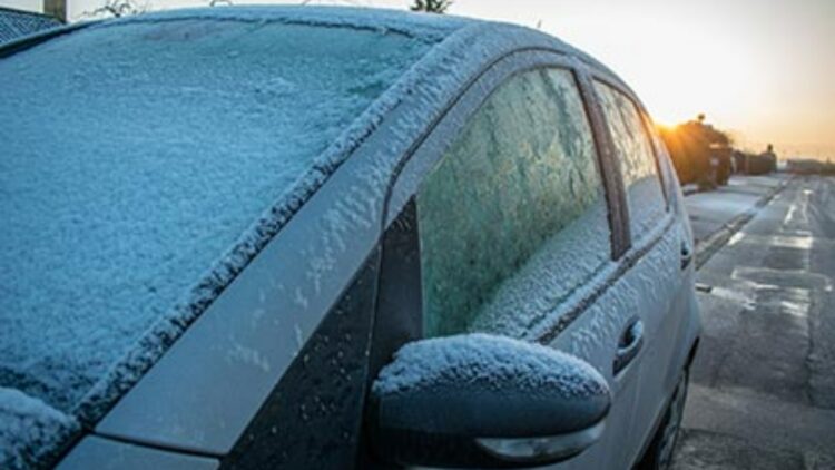No salt, no chemicals - the tool everyone has in their garage that melts ice in a matter of minutes 1 No salt, no chemicals - the tool everyone has in their garage that melts ice in a matter of minutes