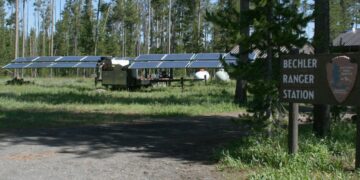 The impressive achievement in Yellowstone—a remote station manages to operate on 98% solar power thanks to a revolutionary mobile system