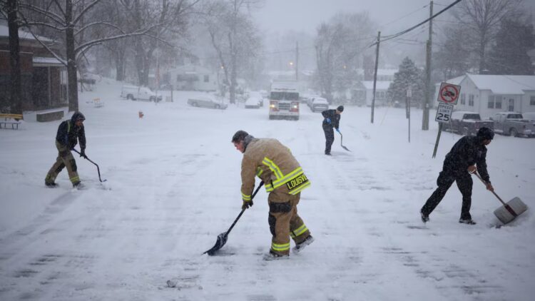 NWS issues blizzard warnings for U.S. states - Michigan, Wisconsin, North Carolina, Virginia, Tennessee, Kentucky, New York and Alaska in most affected states 1 NWS issues blizzard warnings for U.S. states - Michigan, Wisconsin, North Carolina, Virginia, Tennessee, Kentucky, New York and Alaska in most affected states