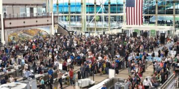 TSA collapses - Houston and Newark airports see queues of more than 60 minutes and more than 5,000 flights cancelled due to lack of staff - chaos spreads across the country
