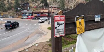 Colorado mother gets $92 fine after leaving her car to run to her children's school shooting - Evergreen levies fines even in emergencies