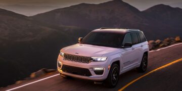 Alert in the US—more than 300,000 Jeep Grand Cherokee and Wrangler vehicles recalled due to battery fire risk