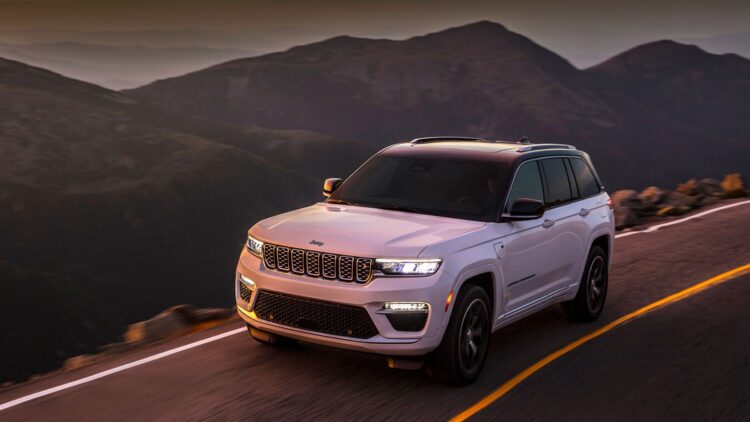 Alert in the US—more than 300,000 Jeep Grand Cherokee and Wrangler vehicles recalled due to battery fire risk
